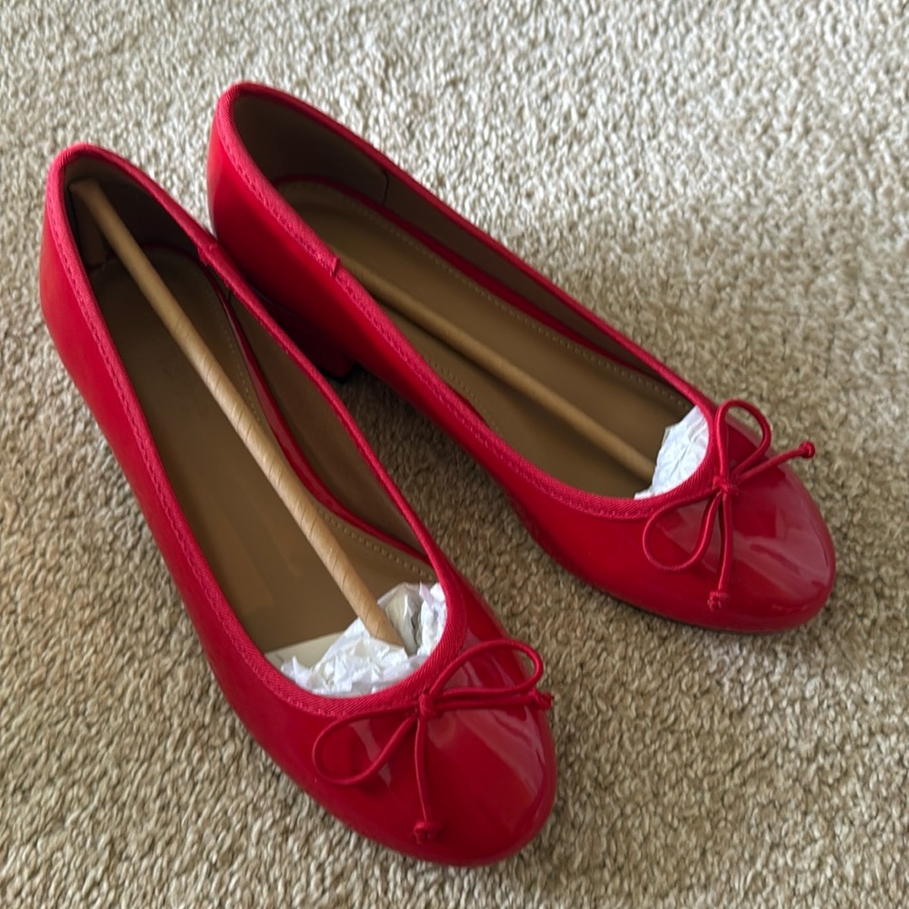 Vibrant Red Ballet Flats with Bow Detail - Size 6